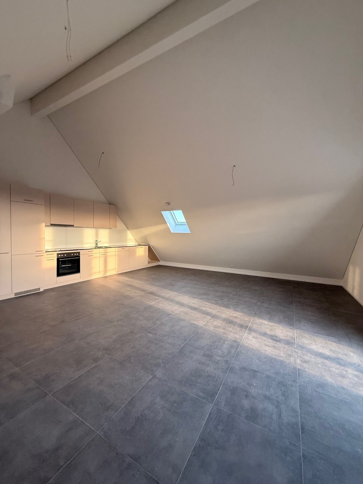 Viel Platz zum Wohlfühlen – 3.5 Zimmer im Dachgeschoss - Bild 2