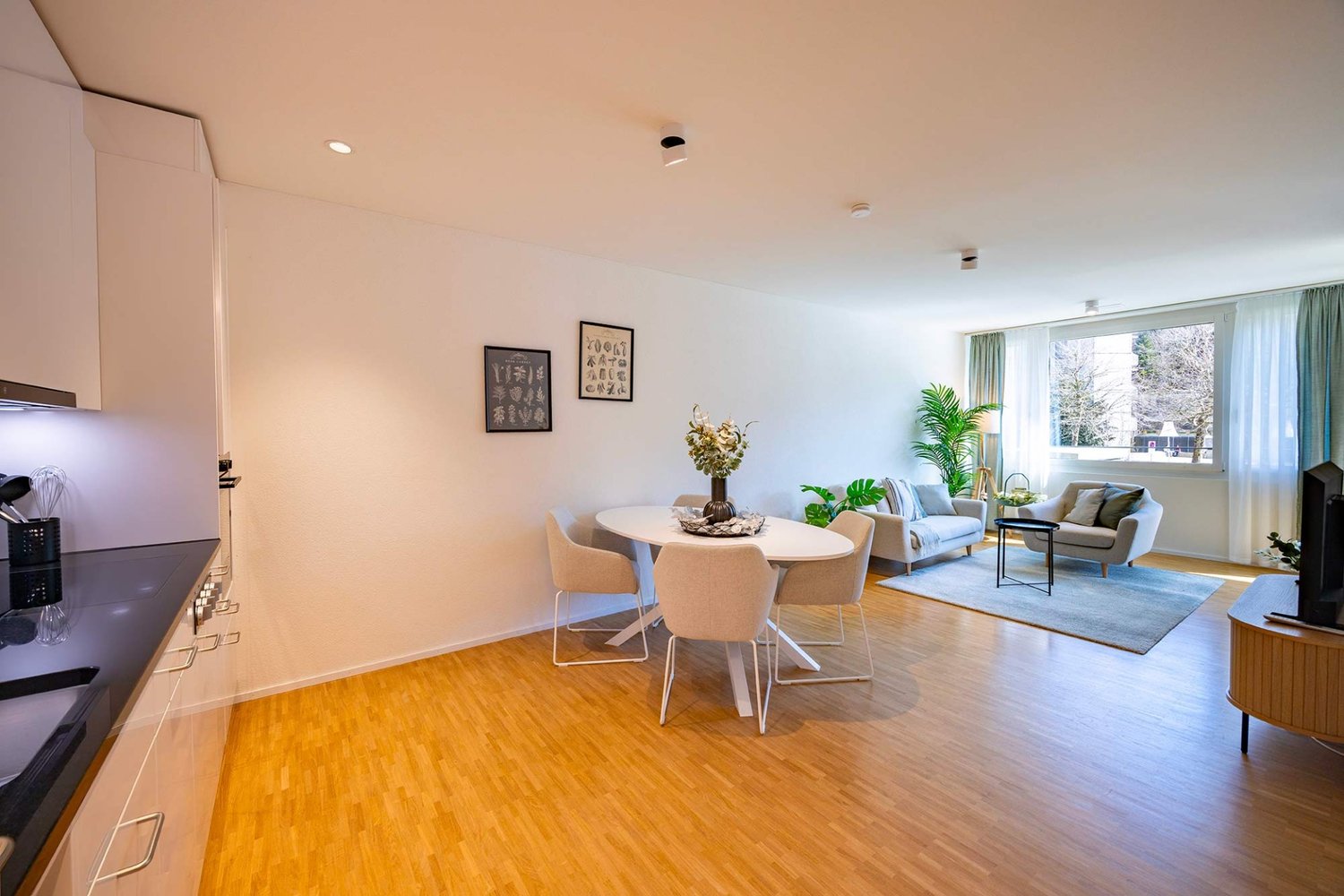 Alterswohnung 60+, helle und grosszügige 3.5 Zimmer - offene Wohnküche