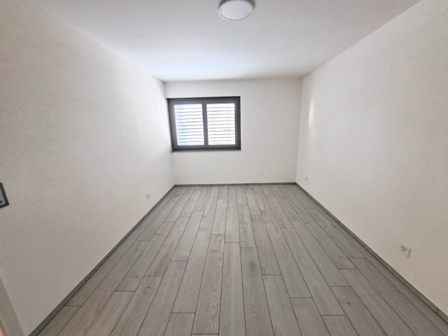 A louer magnifique appartement de 2,5 pièces dans un immeuble neuf avec place de parc dans le garage - Bild 8