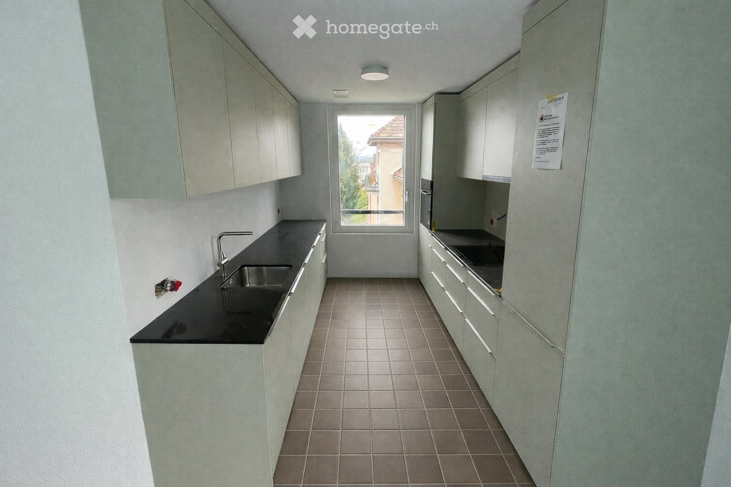 Moderne 3.5-Zimmer-Neubau-Wohnung mit Balkon und Stadtblick - Bild 1