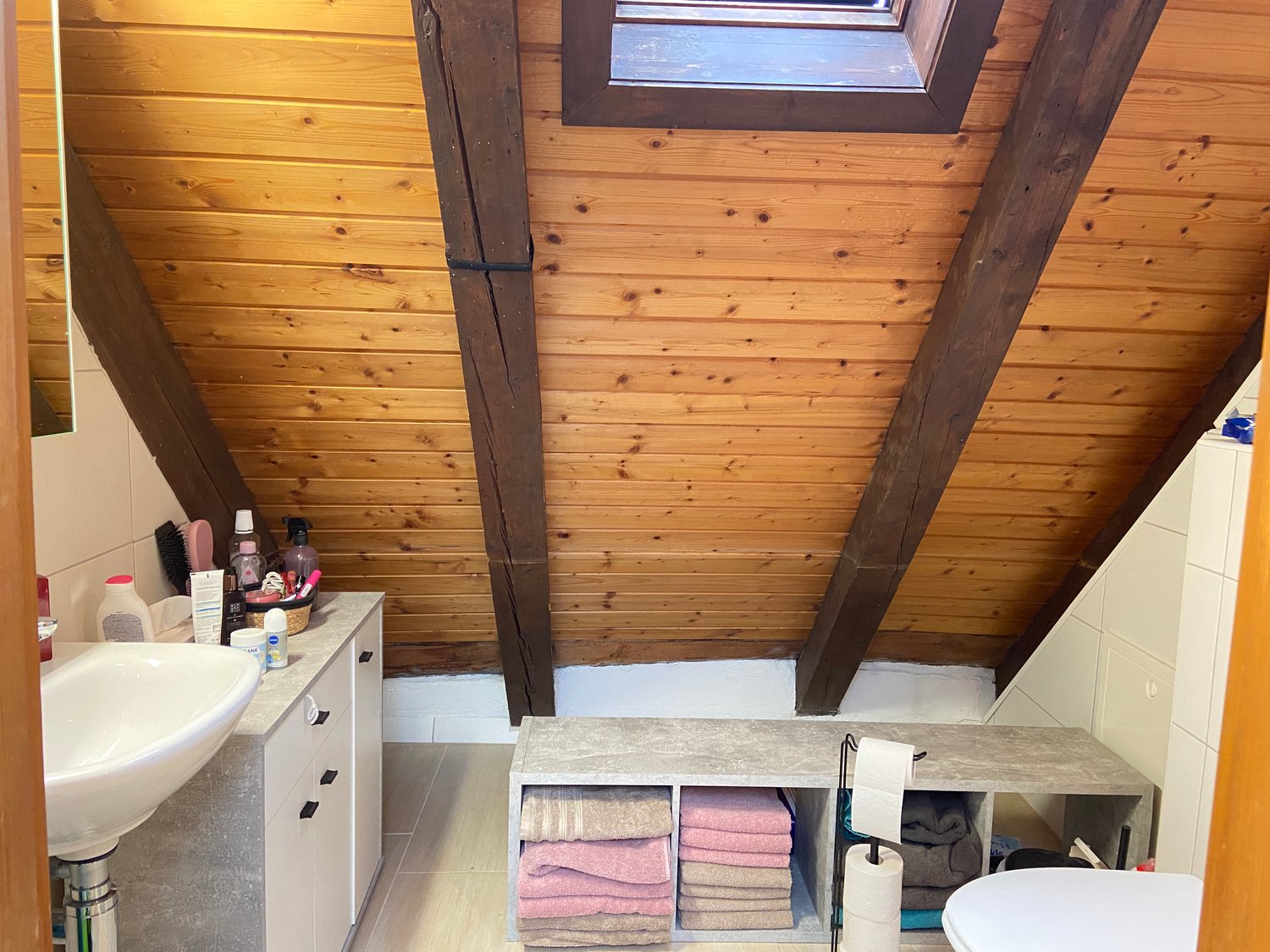 Charmante 3.5-Zimmer-Dachwohnung in Glarus mit Balkon - Bild 9