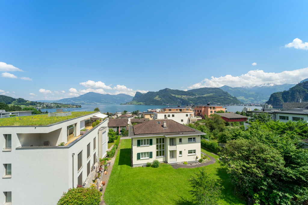 Moderne 5.5-Zimmer-Erdgeschosswohnung mit Terrasse - Aussenansicht