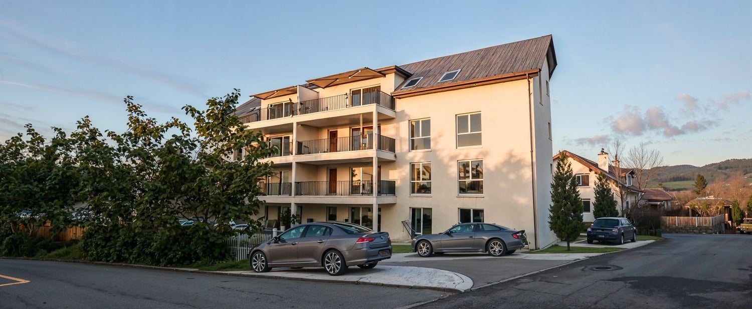 ERSTVERMIETUNG - 3.5-Zimmer-Wohnung im 2. OG mit Balkon und Garage in ruhiger Lage - Bild 1