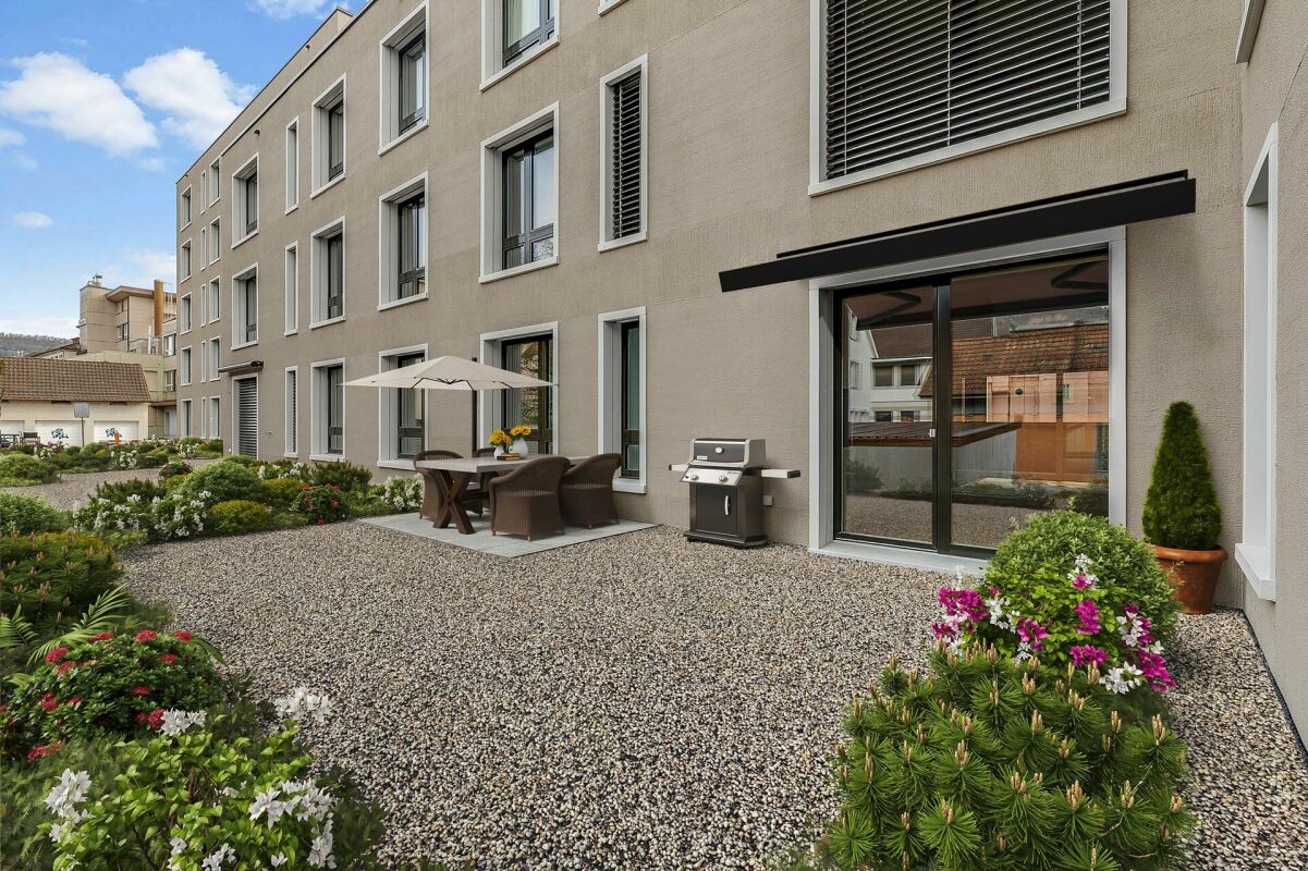 Erstvermietung - Attraktive 3 1/2-Zimmer-Gartenwohnung mit Loggia und Gartensitzplatz im Zentrum von Sissach - Bild 1