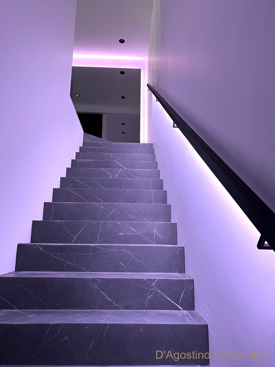 Luxury Loft - *EXCLUSIVE* - Fully Furnished - Bild 10