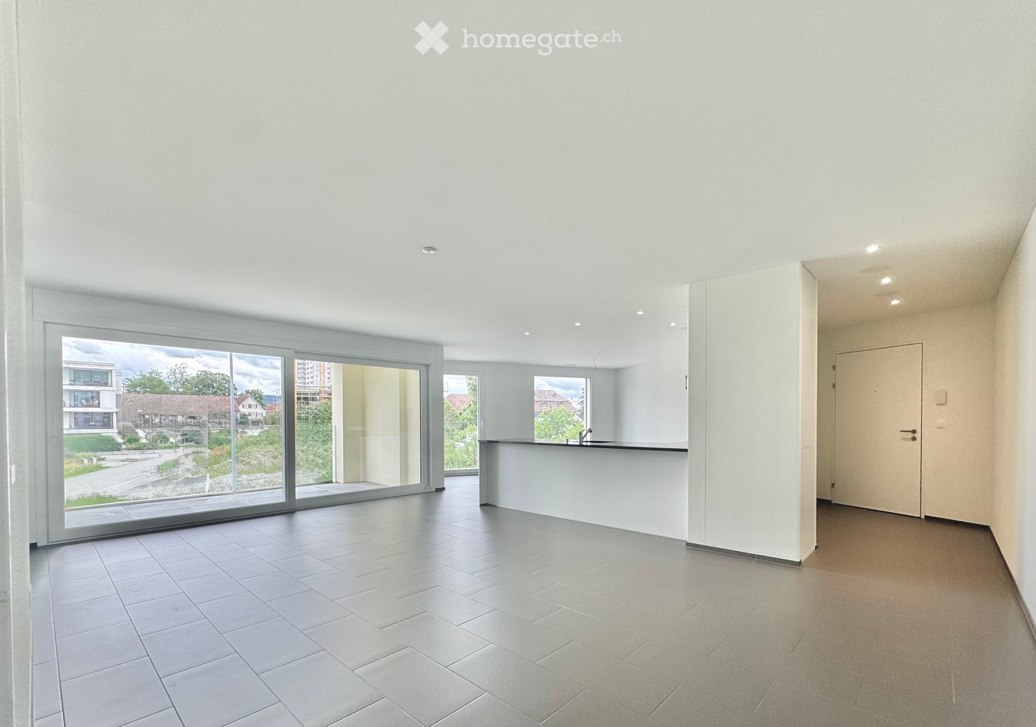 Exklusive 3.5-Zimmer-Wohnung mit hochwertigem Ausbau an zentraler Lage - Bild 1