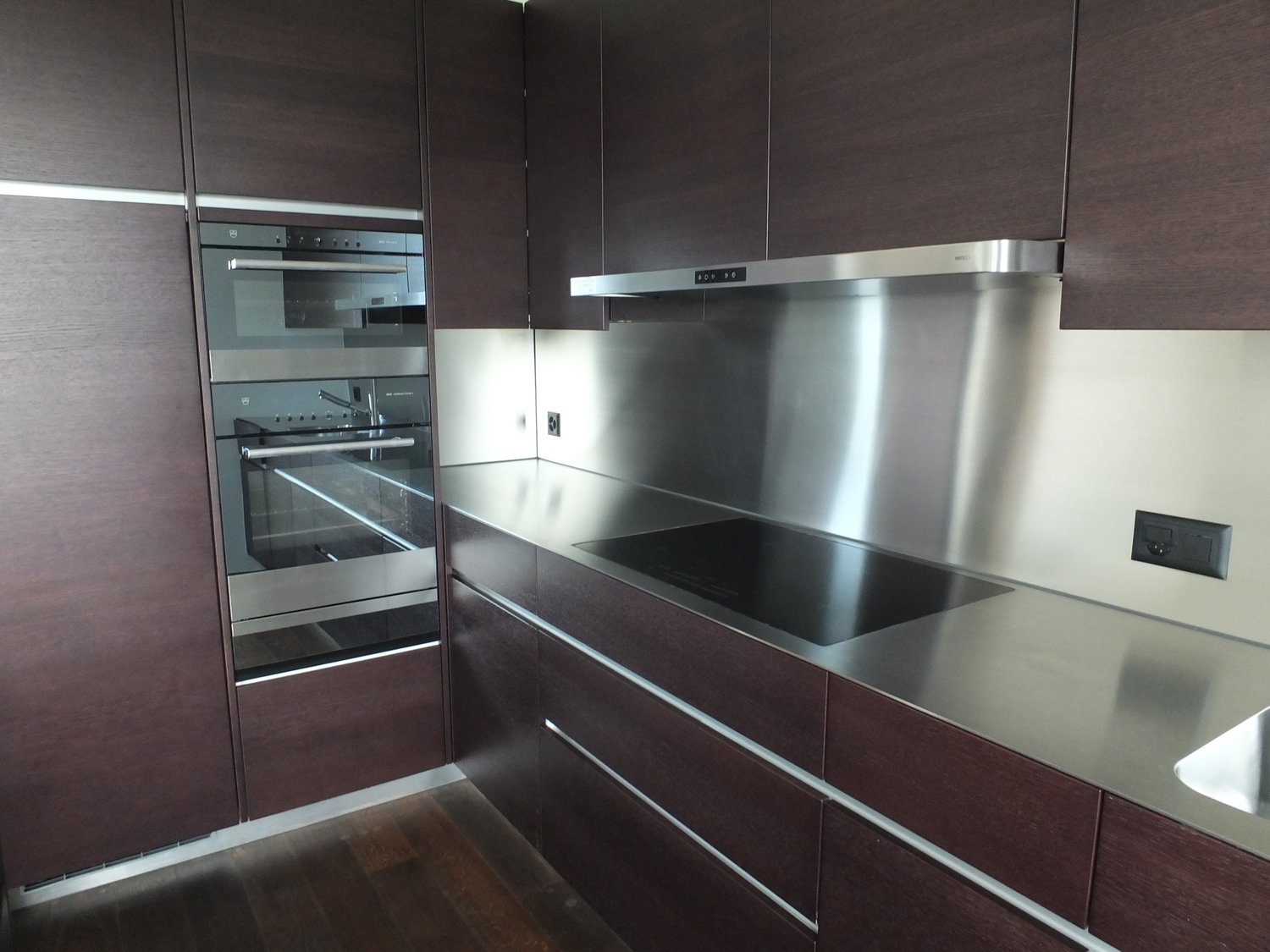 Attraktive Designer-Wohnung mit traumhafter Seesicht - hochstehende Küche