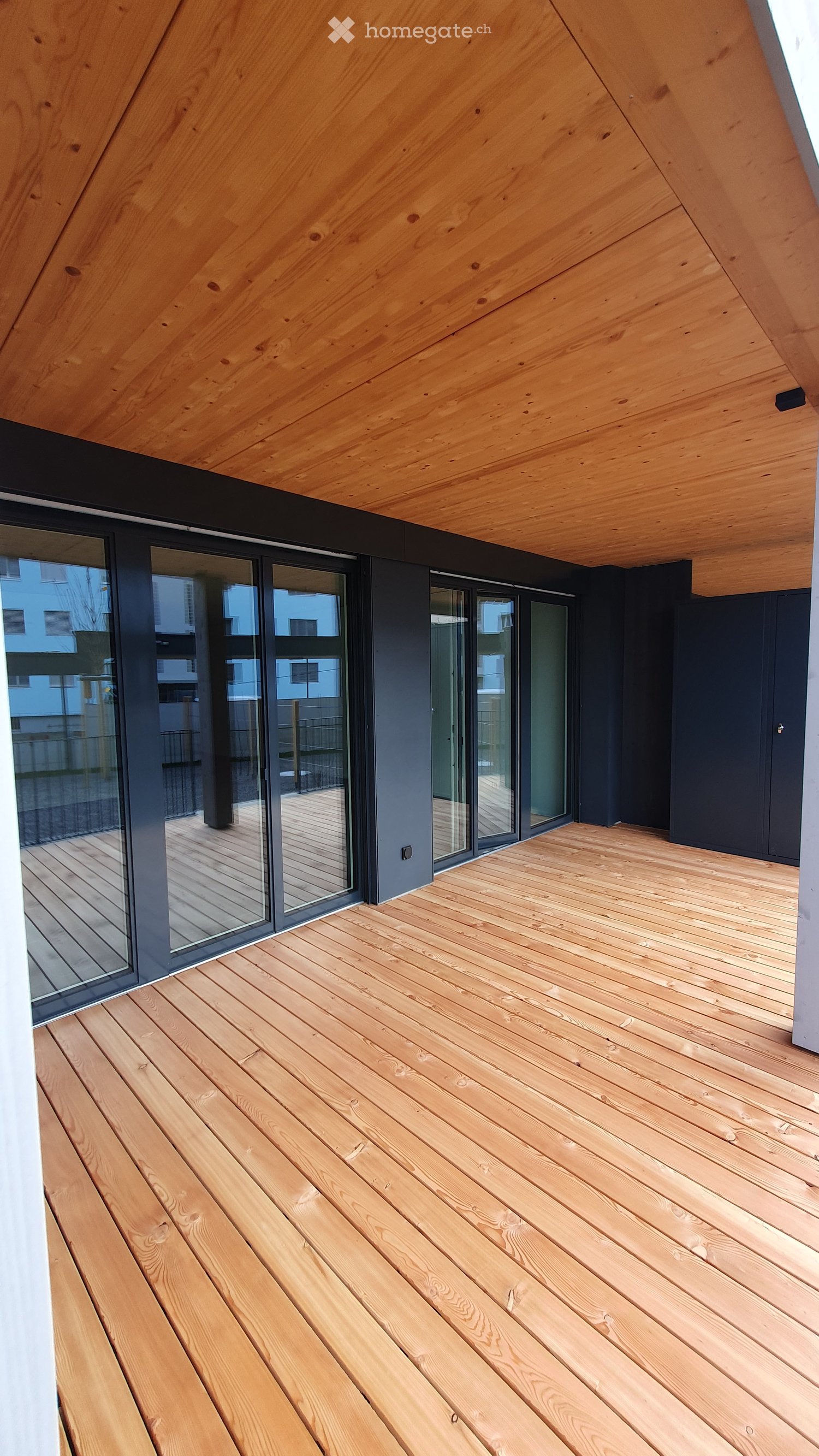 2.5 Zimmerwohnung in Ostermundigen - Veranda, Terrasse und Gartenplatz - Bild 3