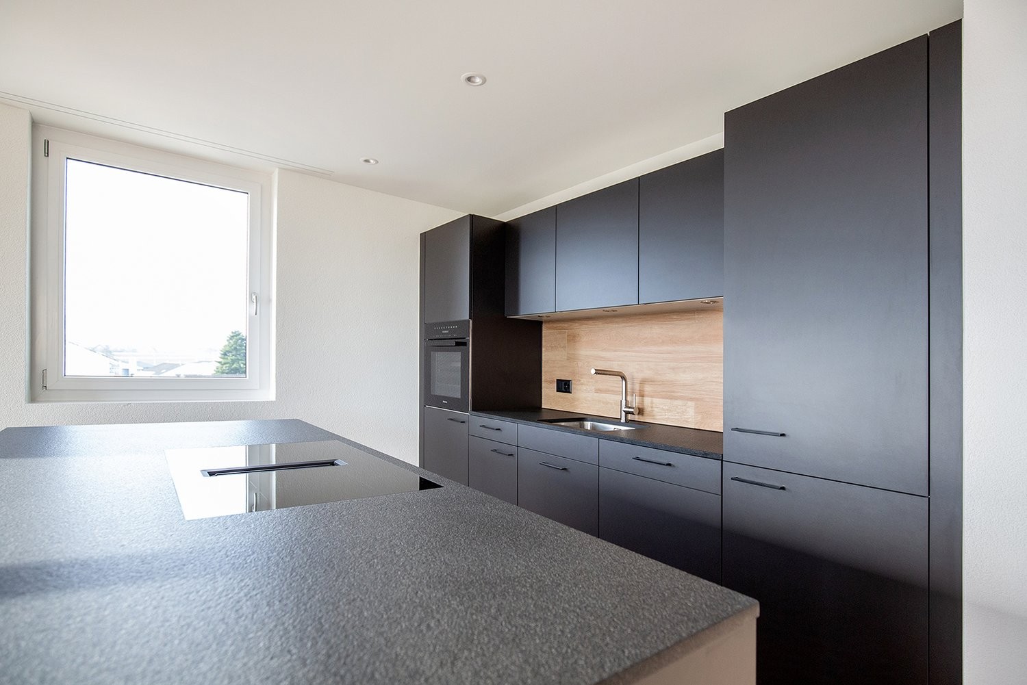 Exklusive 3.5 Zimmer-Wohnung im 1. OG zu vermieten - 041_Niederwil_Wohnen_Kueche