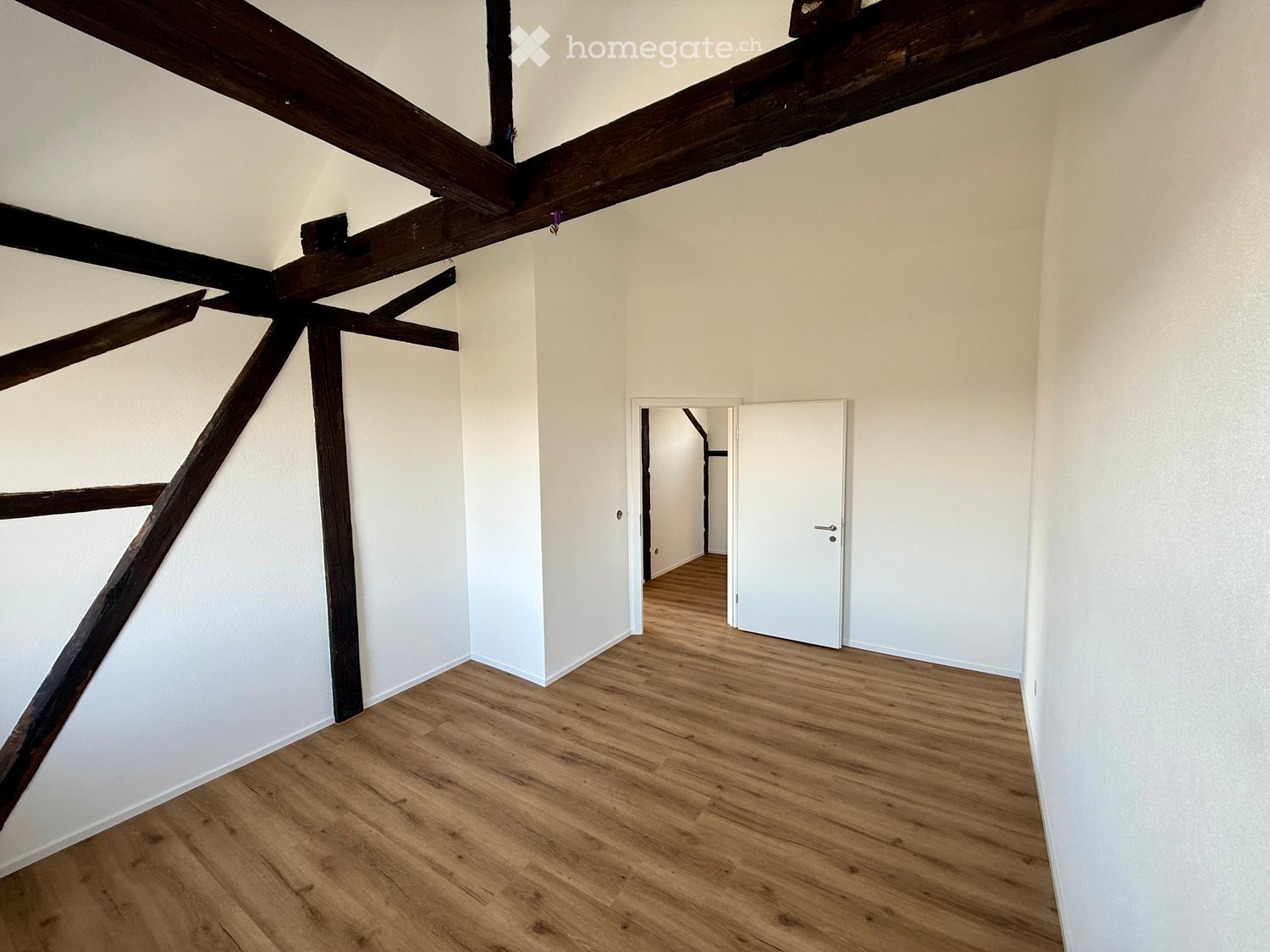 Kernsaniertes 5.5 Zimmer Haus mit 145 m² und Parkplätzen - Bild 9