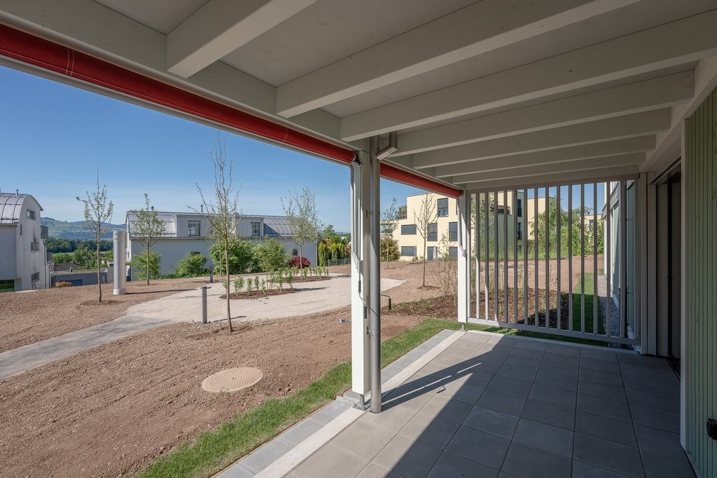 Attraktive 3.5 Zimmer-Wohnung mit grosszügigem Sitzplatz zu vermieten! - Sitzplatz