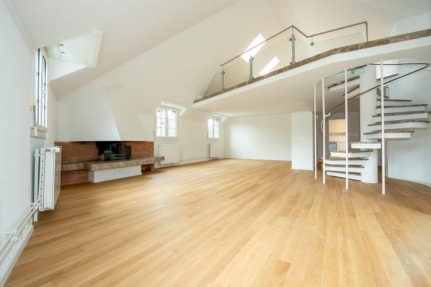 Exklusives Wohnen direkt an der Aare! Zu vermieten 3.5 Duplexwohnung - Bild 4