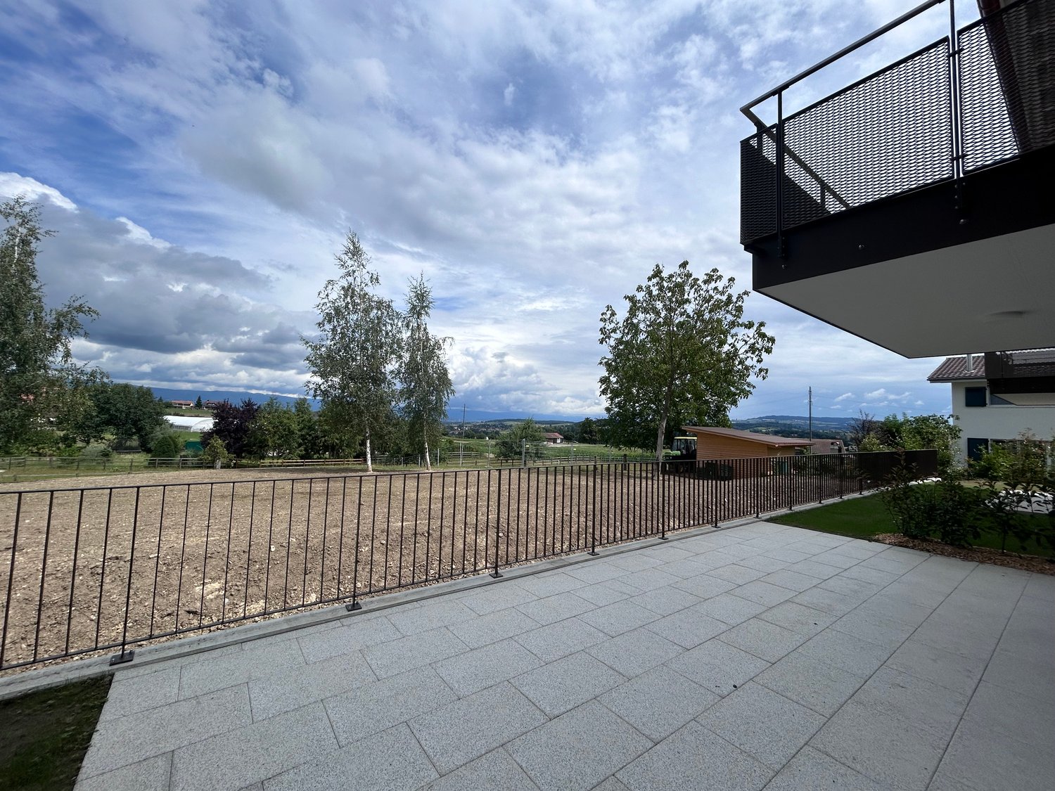 Moderne 3.5-Zimmer-Wohnung mit Blick ins Grüne - Bild 10