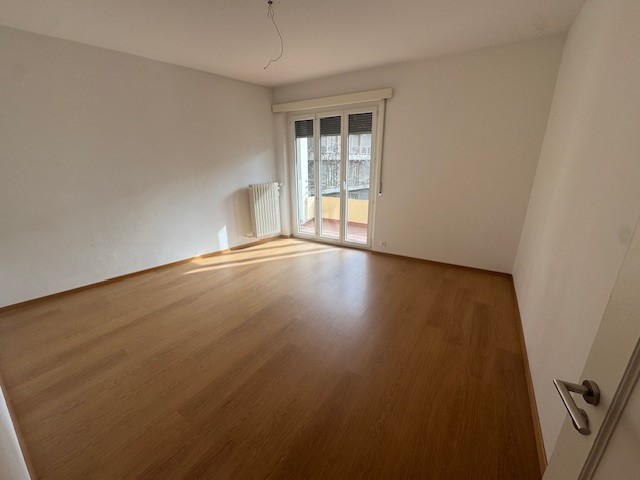 Ampio appartamento 3.5 locali luminoso in affitto a Lugano - Bild 2