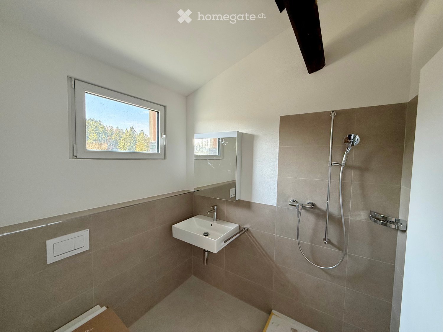 Kernsaniertes 5.5 Zimmer Haus mit 145 m² und Parkplätzen - Bild 11