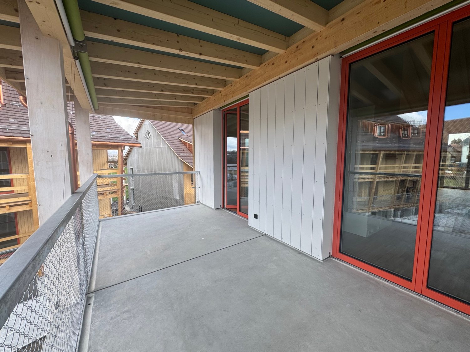 Moderne 3.5-Zimmer-Wohnung mit hohen Decken und Liftzugang - Bild 1