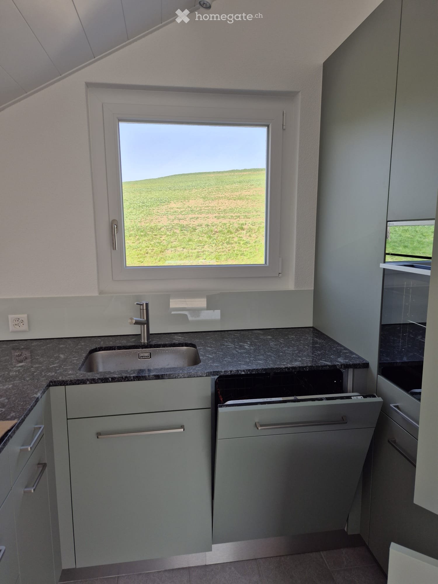 Grosszügige 2.5 Zimmer Dachwohnung mit Panoramablick ins Grüne in Densbüren - Bild 6