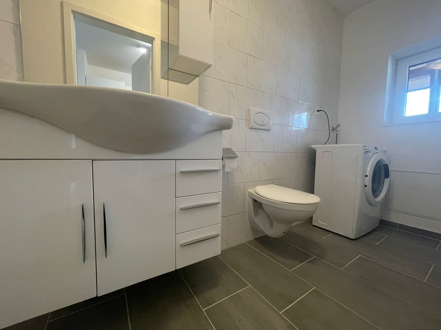 Schöne, kernsanierte, zentral gelegene 3 Zimmerwohnung in Erlinsbach nähe Aarau - Bild 4