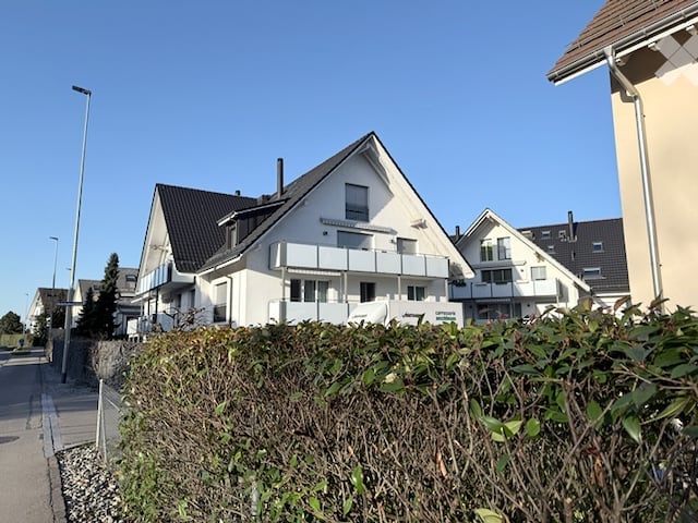 Geräumige 5.5-Zimmer-Maisonettewohnung mit Balkon und Garage – Neerach - Bild 1