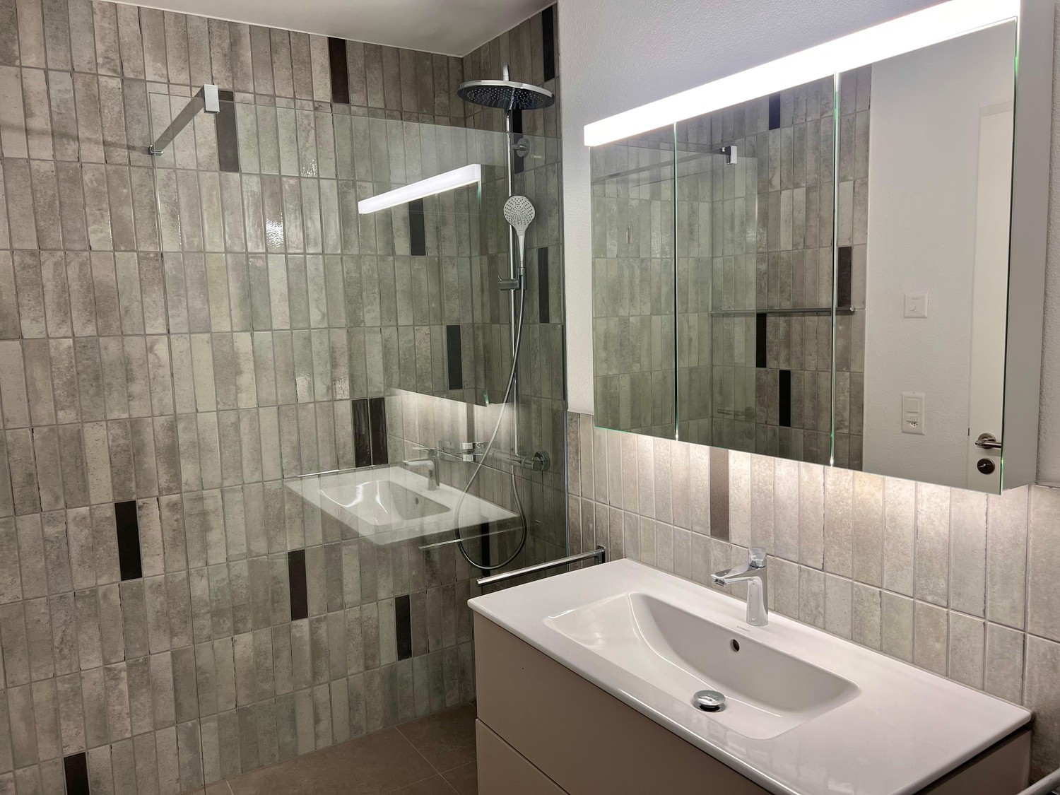 Neubau Erstbezug - Hochwertiges 5.5 Zimmer Reihenhaus mit Garten - Bild 12