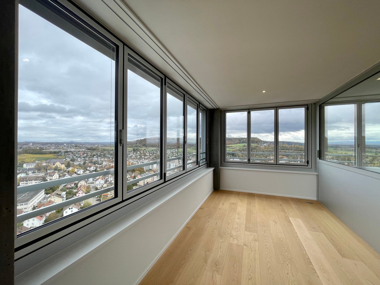 Exklusive 5.5-Zimmer-Wohnung mit spektakulärer Aussicht in Neuhausen am Rheinfall - Bild 5