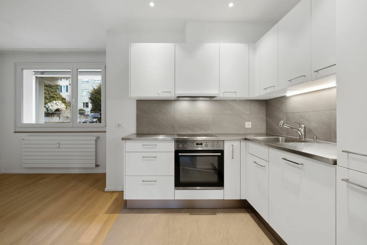 Moderne 2 1/2-Zimmer-Wohnung in kernsaniertem Mehrfamilienhaus Nähe Kronenplatz - Bild 8