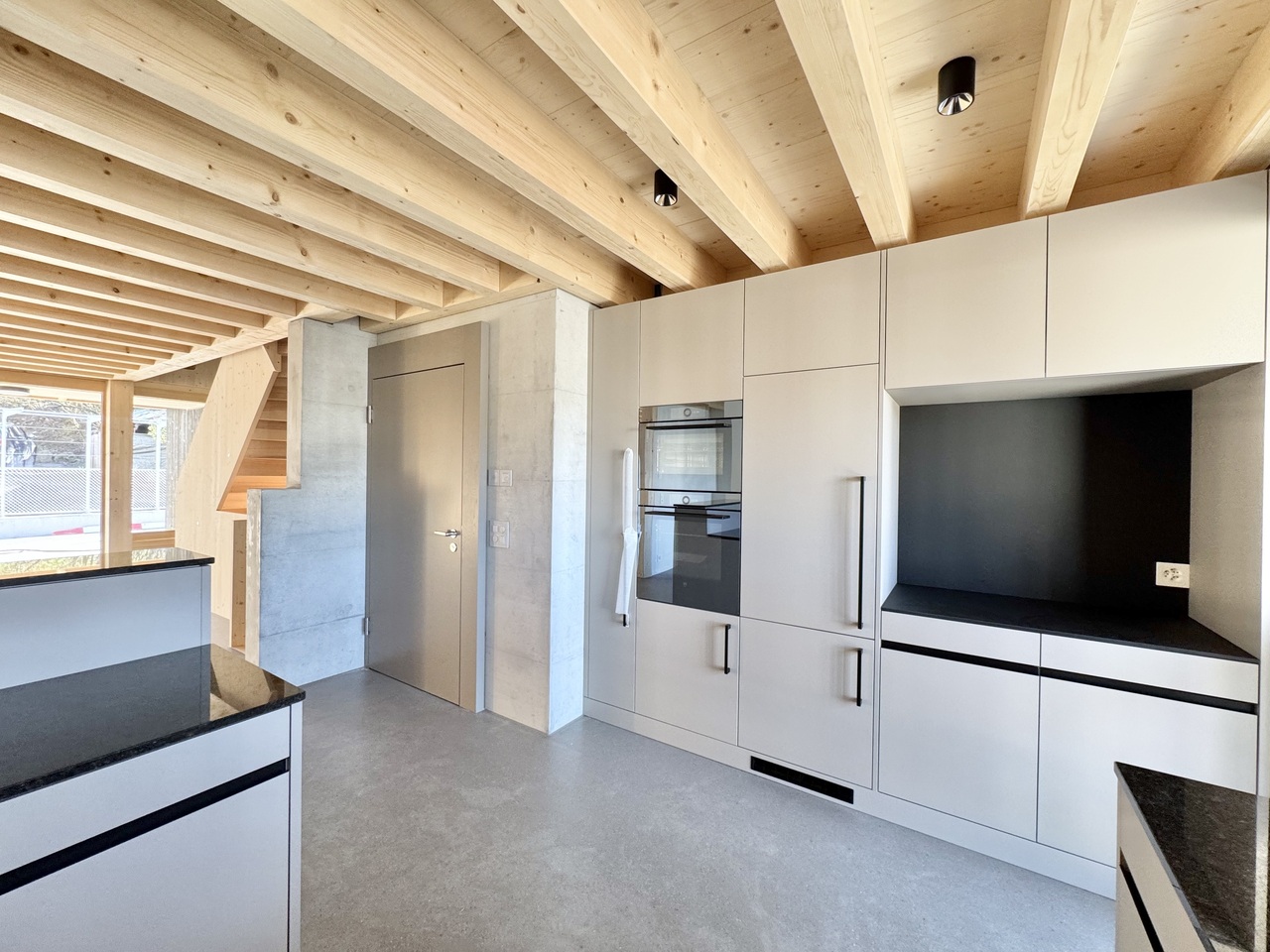 3.5 Zimmer Haus angebaut, Lift, Top Ausbau - Bild 2