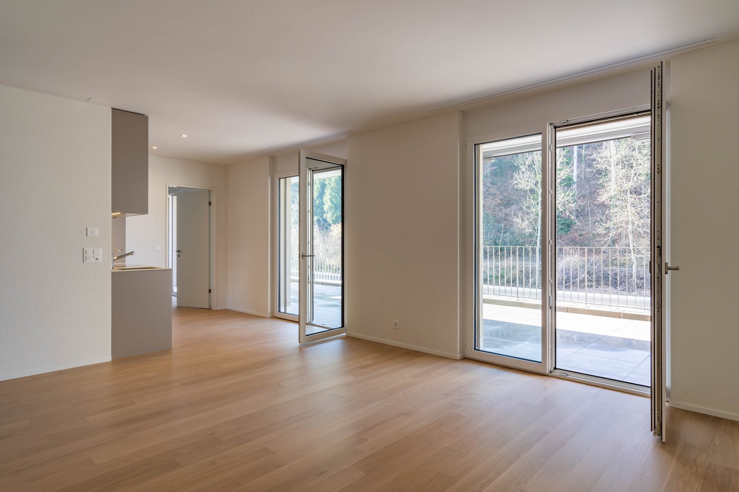 Moderne 2.5-Zimmer-Wohnung in Neubau mit Terrasse - Bild 1