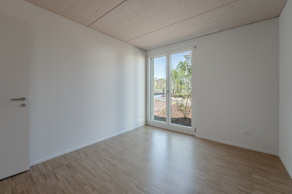 Grosszügige Wohnung mit Gartensitzplatz zu vermieten! - Zimmer 1