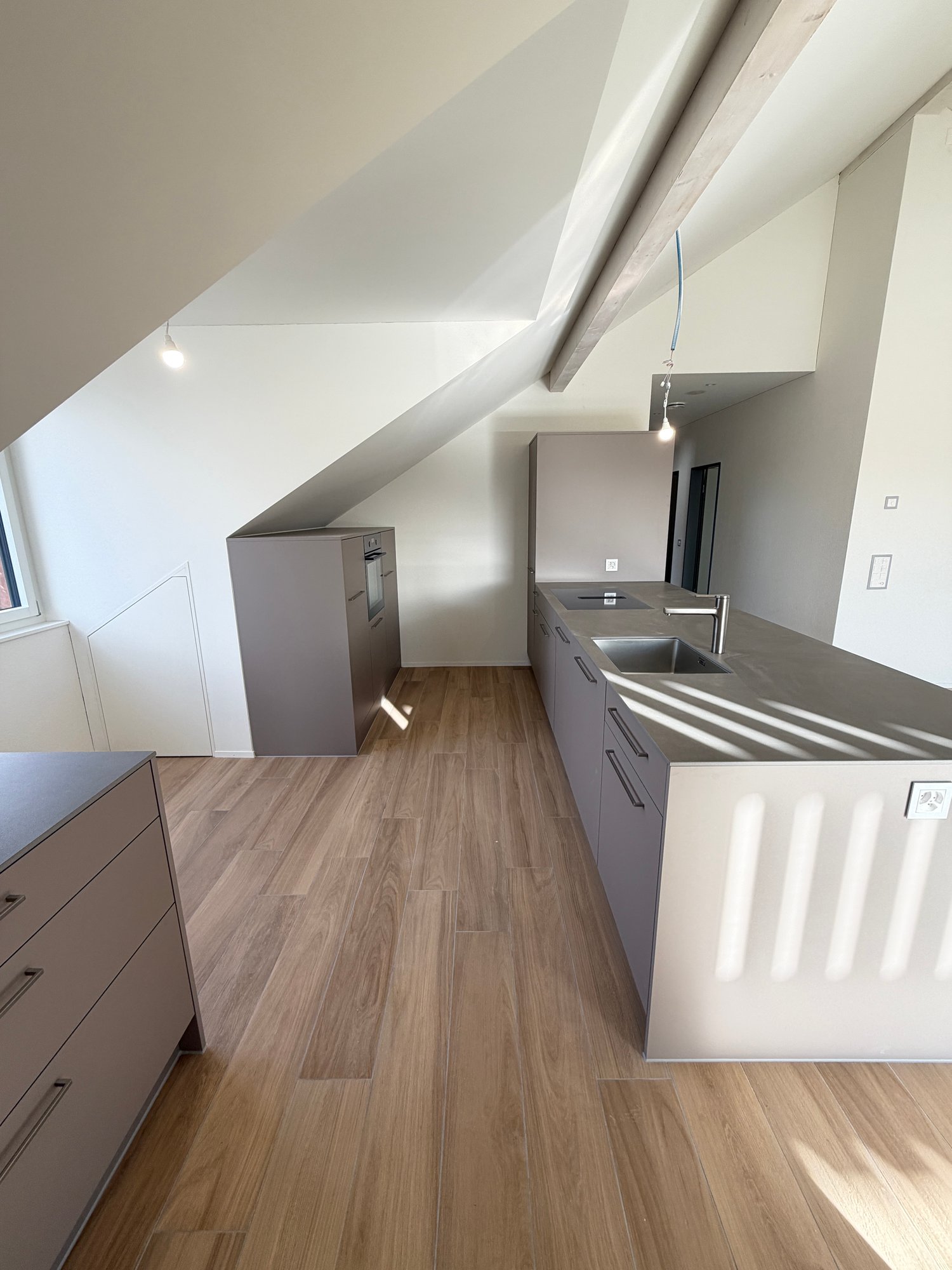 Exklusive 3.5-Zimmer-Dachgeschosswohnung im Neubau – 103 m² mit viel Licht & Charme - Küche