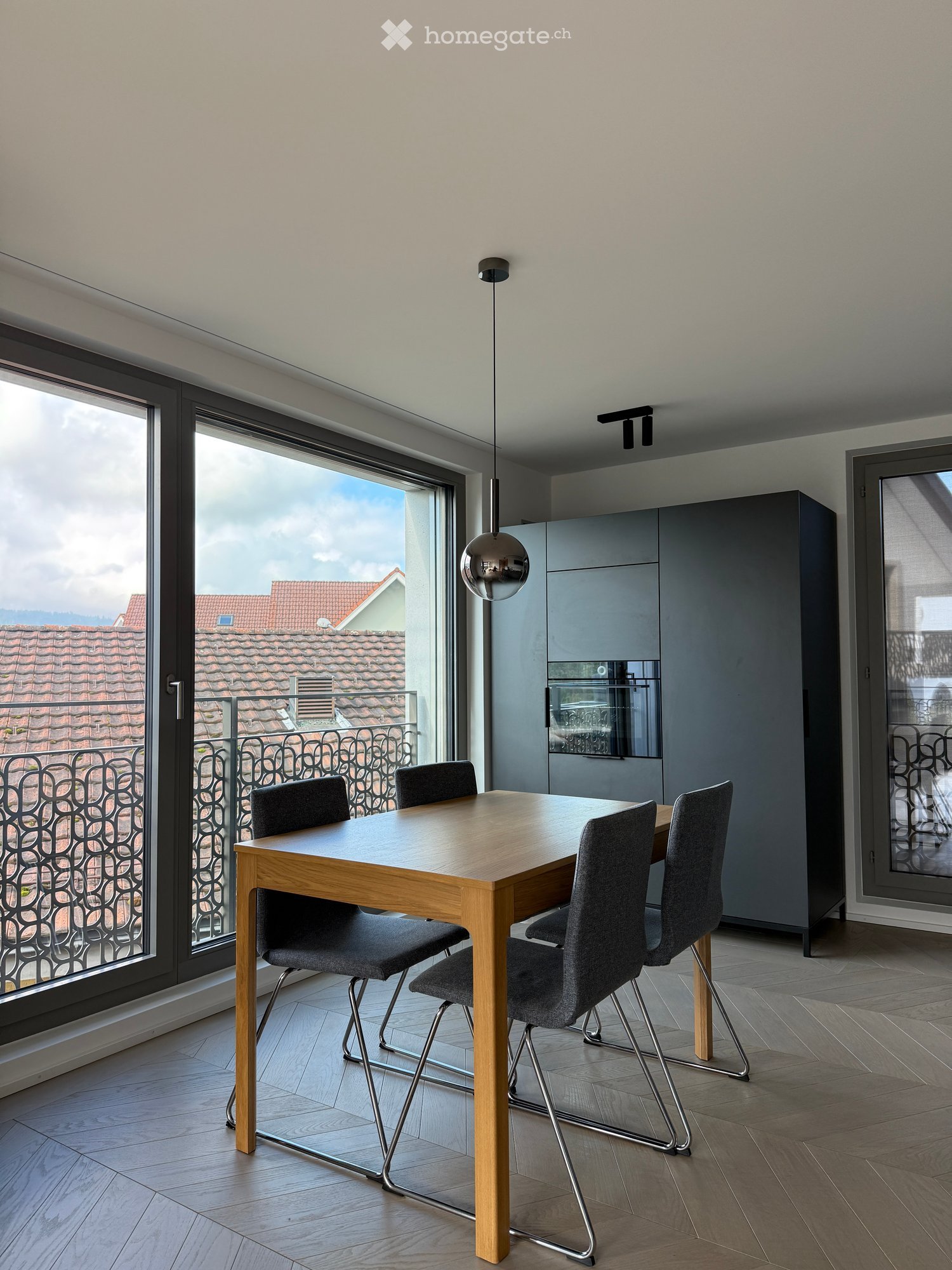 Moderne 2.5-Zimmer-Neubau-Wohnung mit Bergblick in Oberägeri - Bild 3