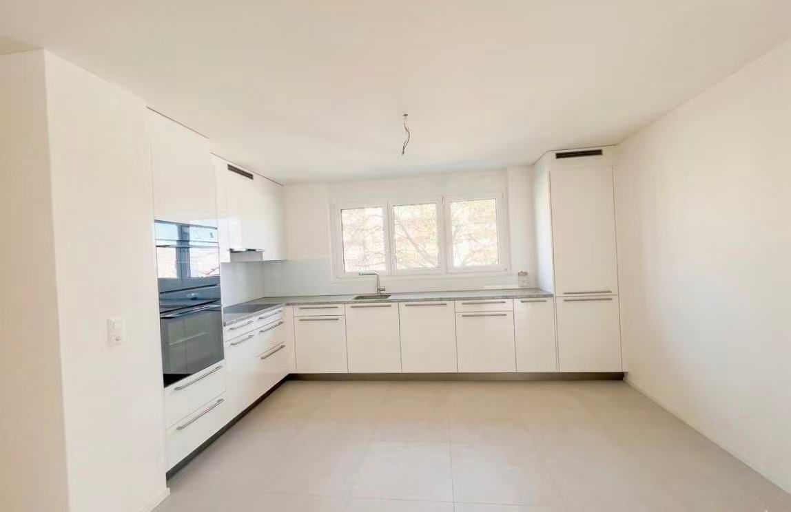 Moderne 3.5-Zimmer-Wohnung mit Balkon in Affoltern - Image 3