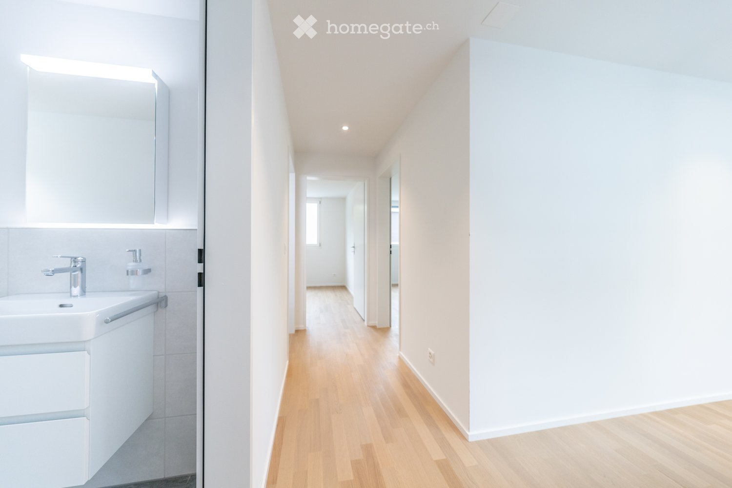 Moderne, zentral gelegene 3,5-Zi-Wohnung mit Gartensitzplatz, Wintergarten und Hobbyraum - Bild 5