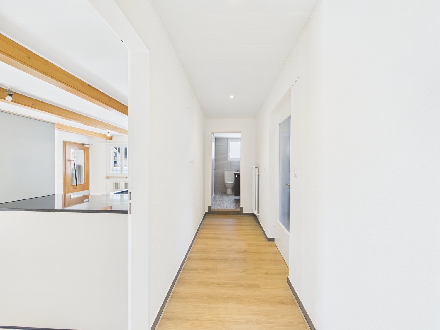 Stilvoll kernsanierte 3.5-Zimmer-Wohnung mit Gartenmitbenutzung - Bild 12