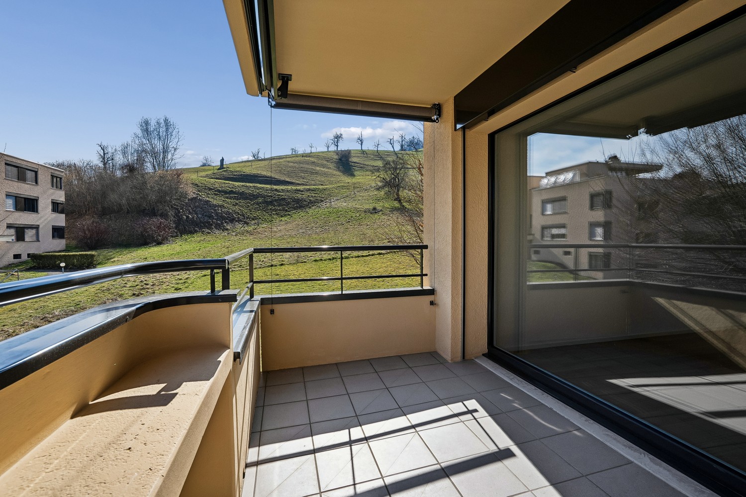 Exklusive Erstvermietung  Moderne 2.5 Zimmer Wohnungen mit Aussicht - Bild 10