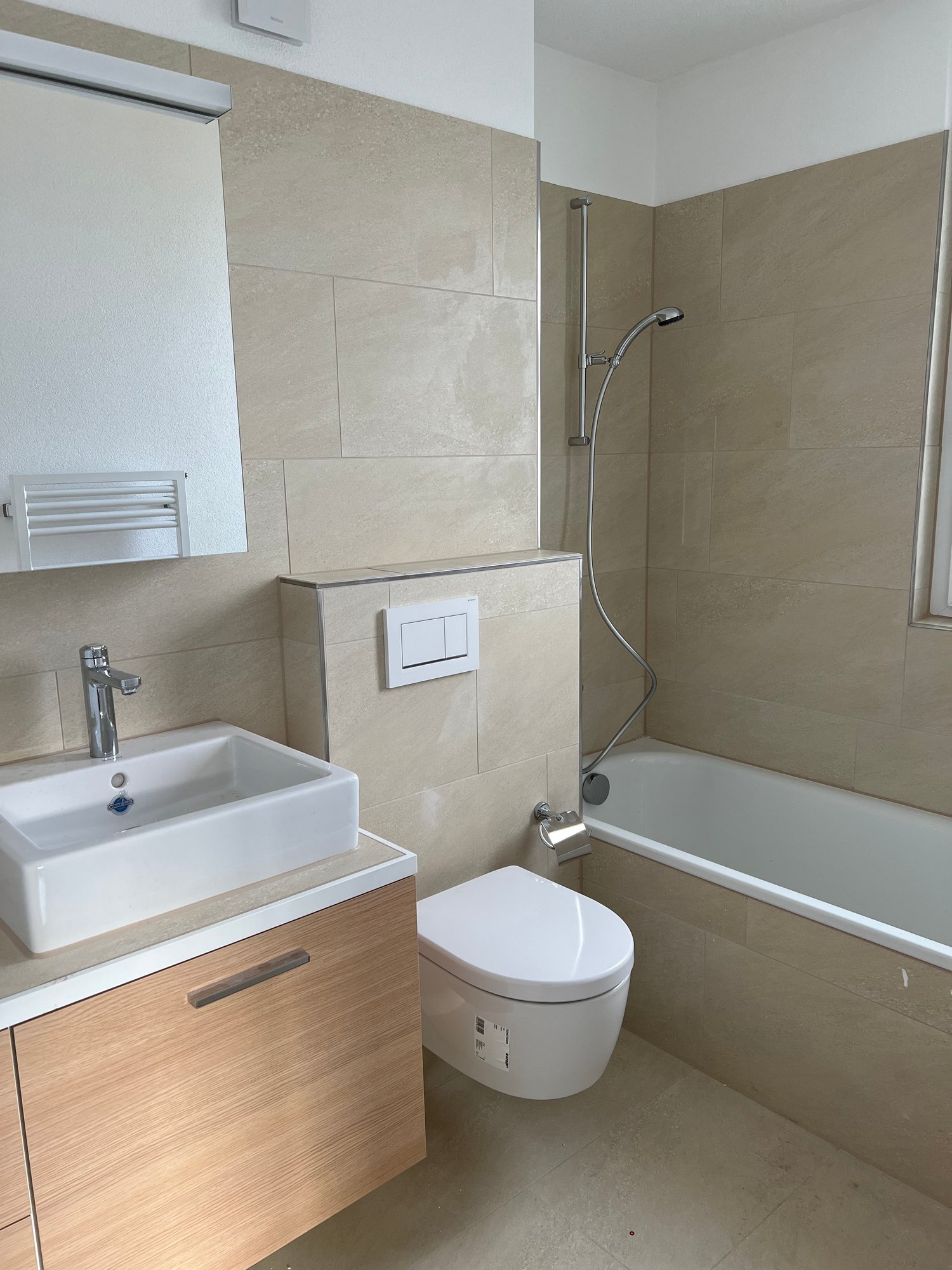 Charmante 2.5-Zimmer-Dachwohnung mit Balkon in Rümlang - Bild 5