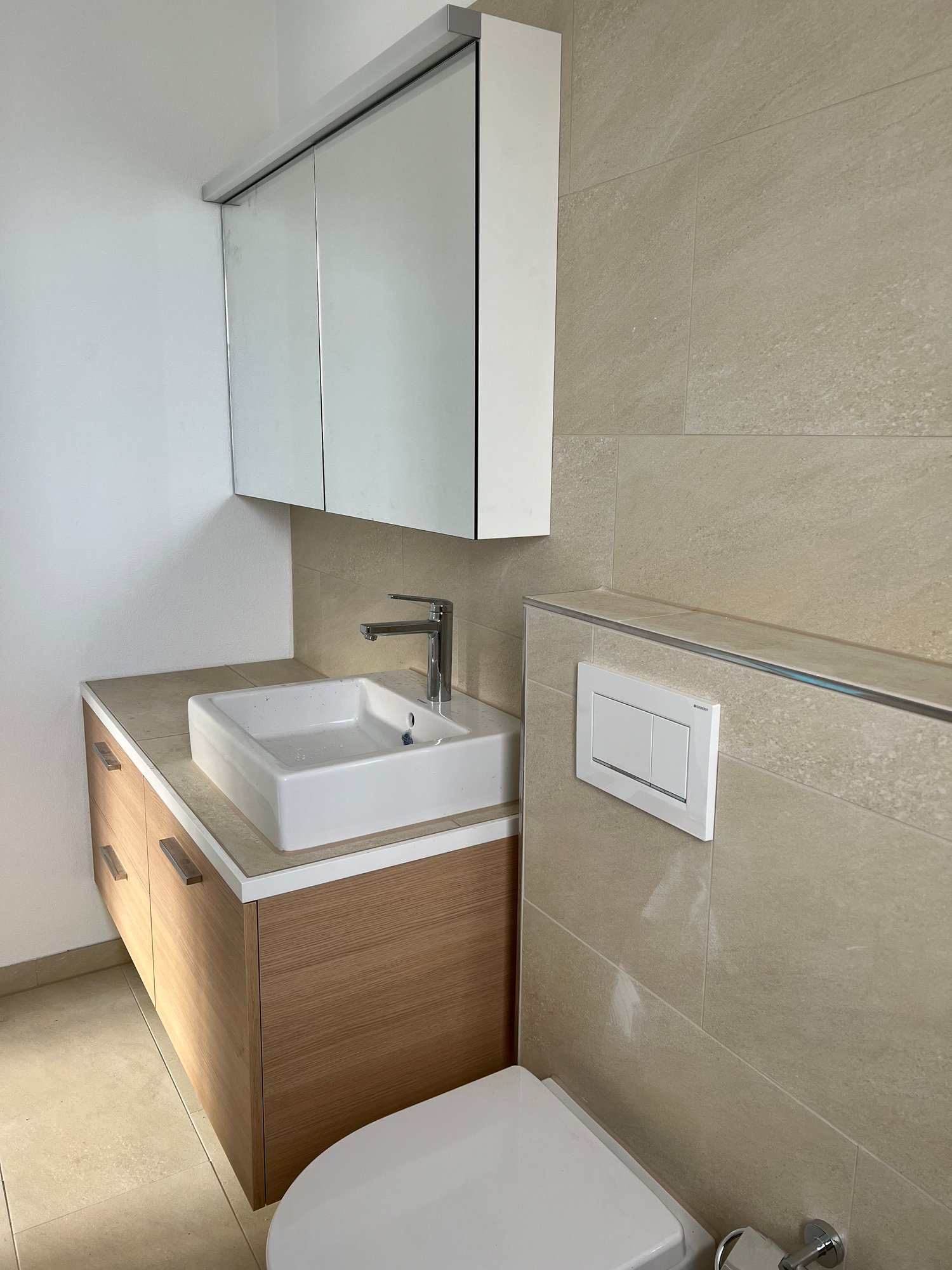 Charmante 2.5-Zimmer-Dachwohnung mit Balkon in Rümlang - Bild 6