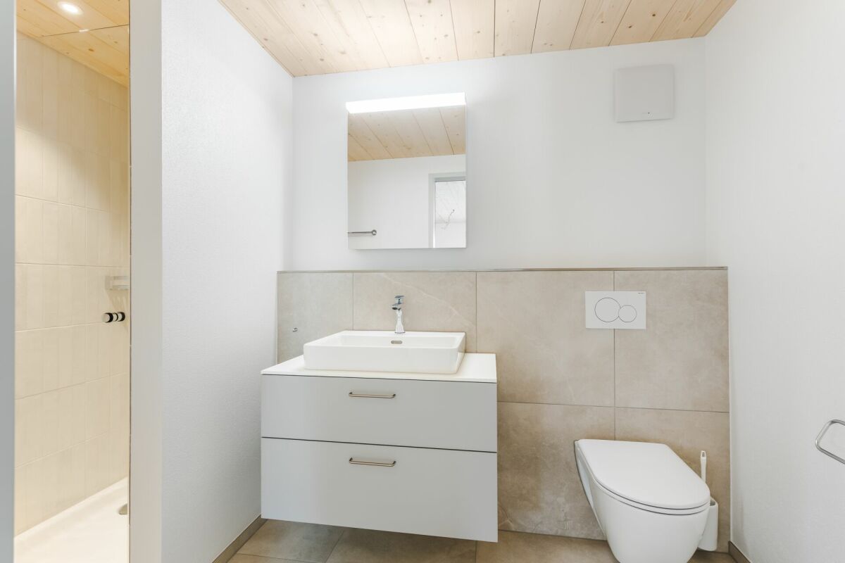 Stilvolle 2.5-Zimmer-Neubauwohnung mit hochwertiger Materialisierung und ruhigem Wohnambiente - Bild 5