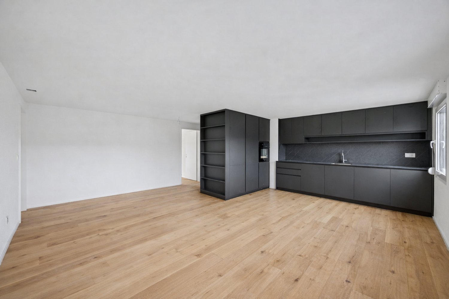 Schlossstrasse - Liebens- und Lebenswert - Küche + Wohnzimmer