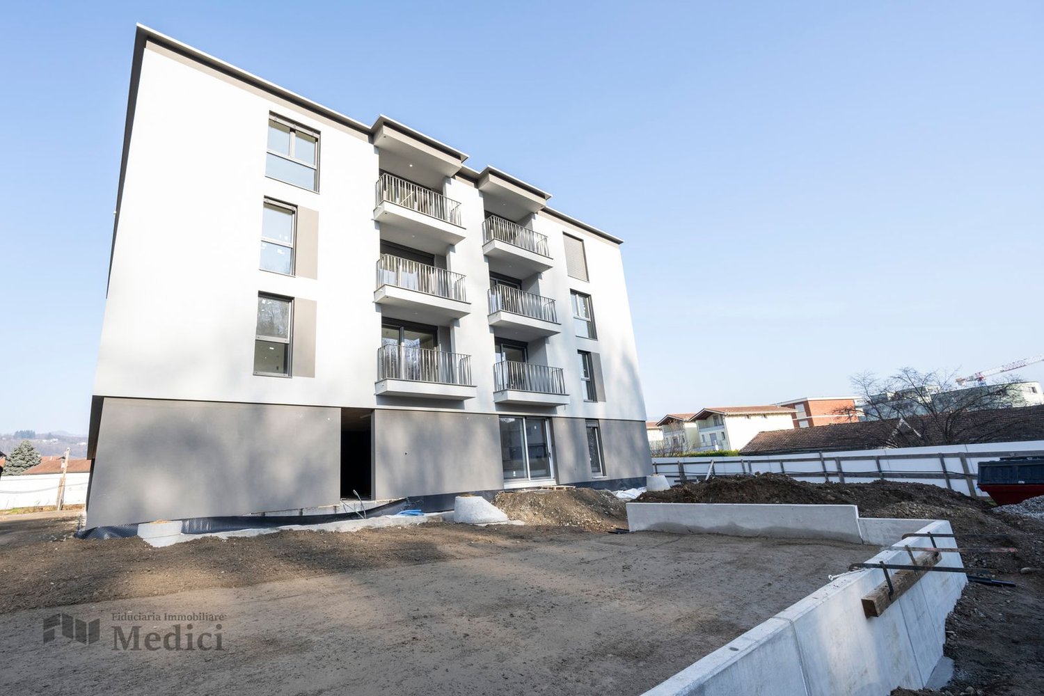 MODERNI ED ELEGANTI 3.5 LOCALI IMMERSI NEL VERDE IN PRIMA LOCAZIONE - Bild 2