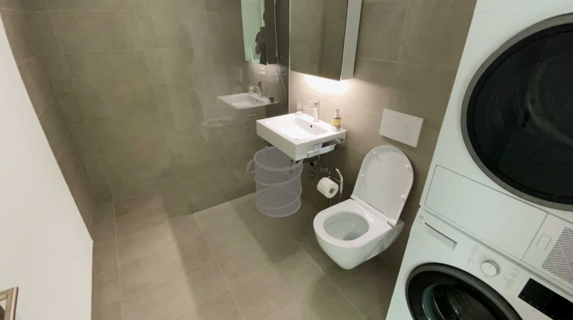 Modern and quiet 3.5-room apartment in central Kloten - Bathroom