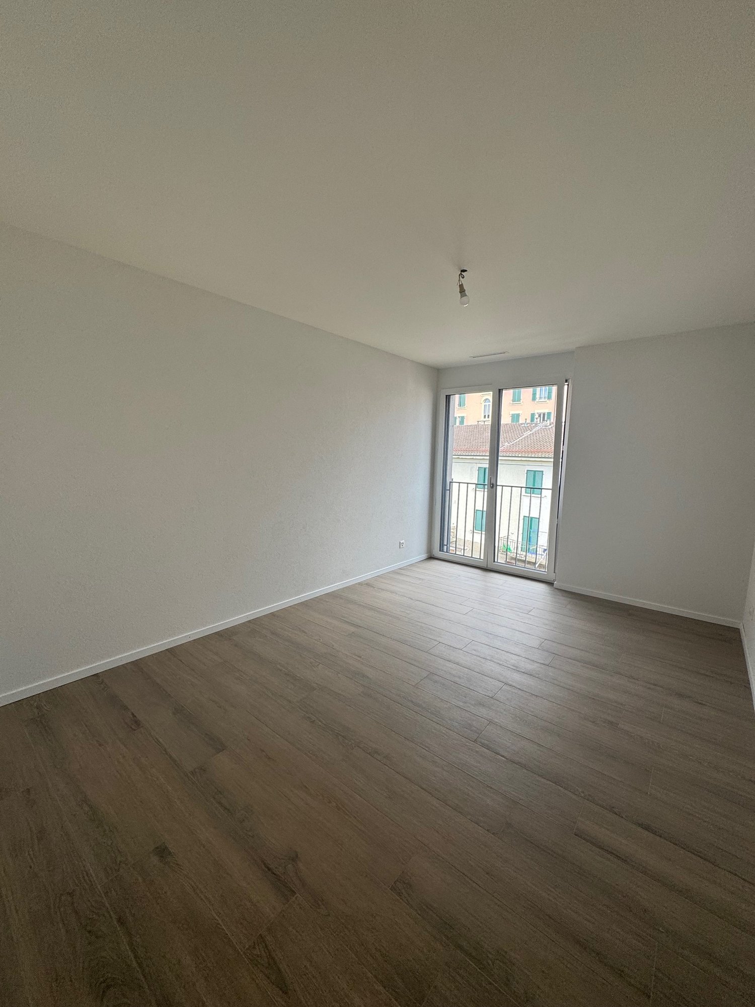 Appartement neuf de 2,5 pièces avec grand balcon situé en face de la gare de Renens - Bild 3