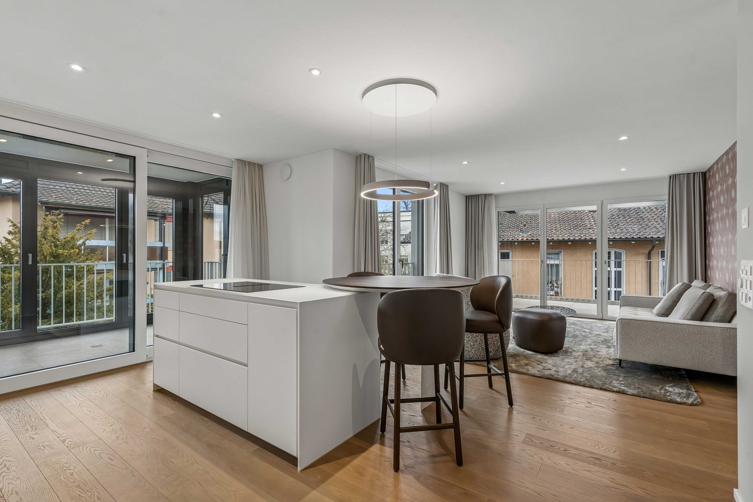 Moderne Neubauwohnung - 4.5-Zimmerwohnung mit Balkon & Wintergarten - Bild 2