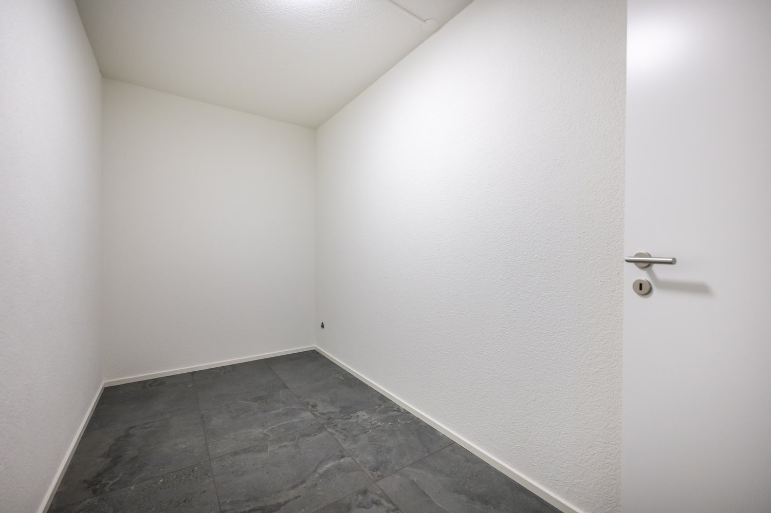 Erstbezug nach Totalsaierung! 2.5-Zimmerwohnung mit Traumküche sucht neuen Mieter - Bild 13