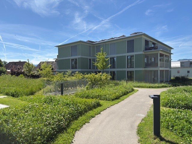 Grosszügige Wohnung mit Gartensitzplatz zu vermieten! - Aussenansicht