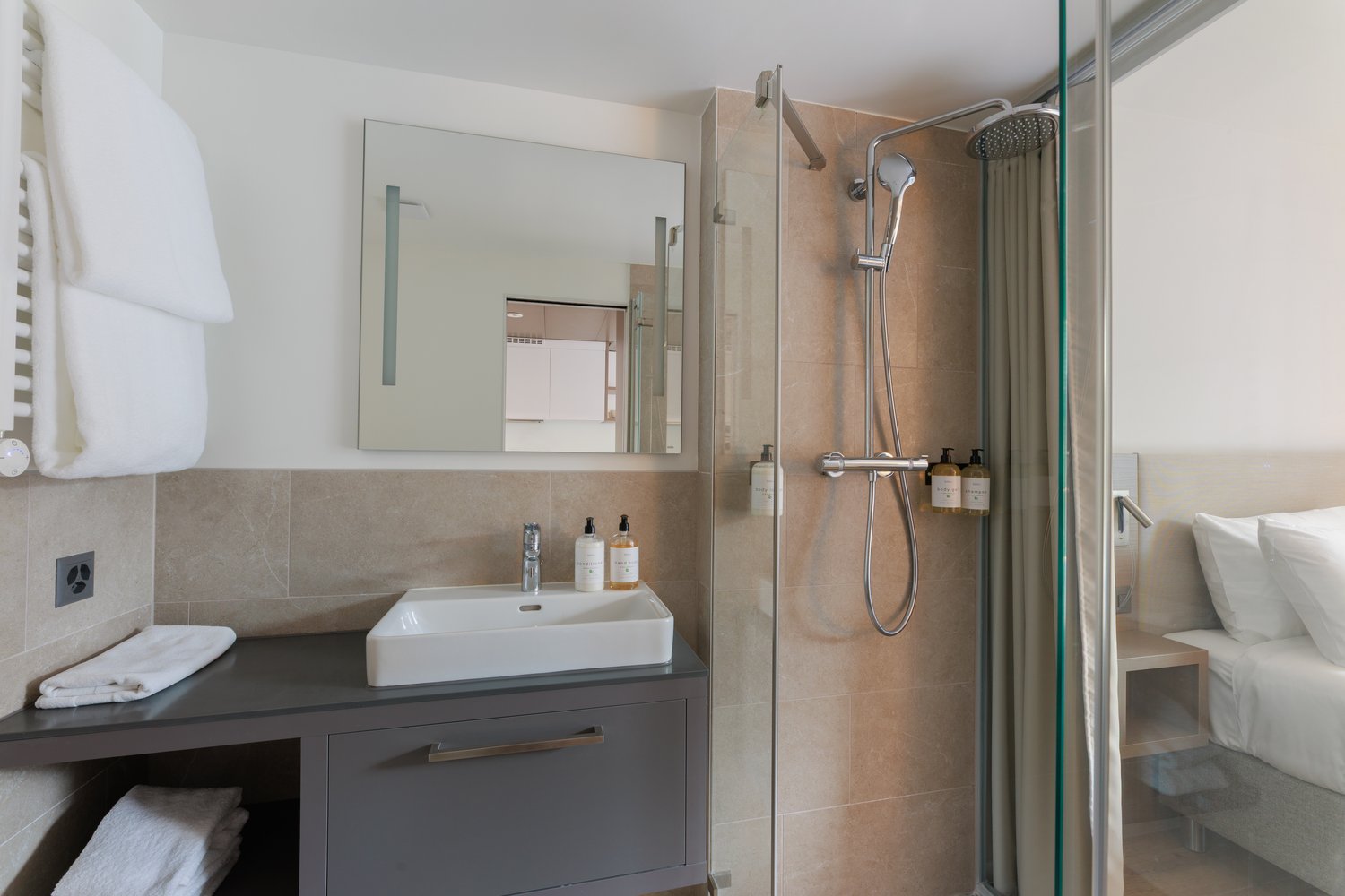 Studio moderne et lumineux au cœur de Genève - Bild 9