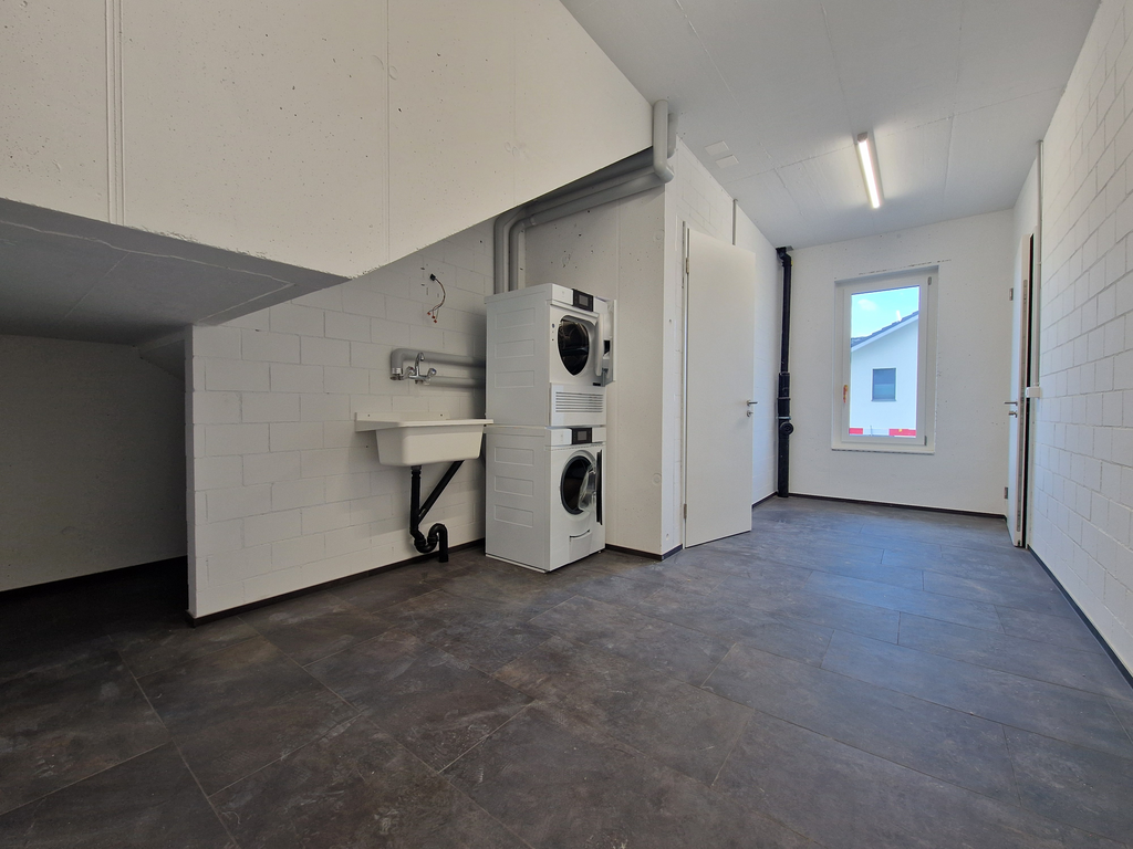 Erstbezug - Exklusiver Hausteil mit Weitsicht - Grosser Keller / Waschraum