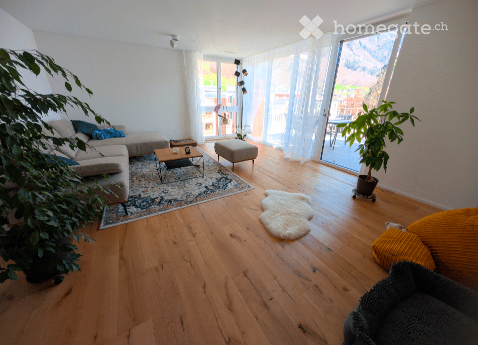 Moderne 3.5-Zimmer-Neubau-Wohnung mit Bergblick in Glarus - Bild 1