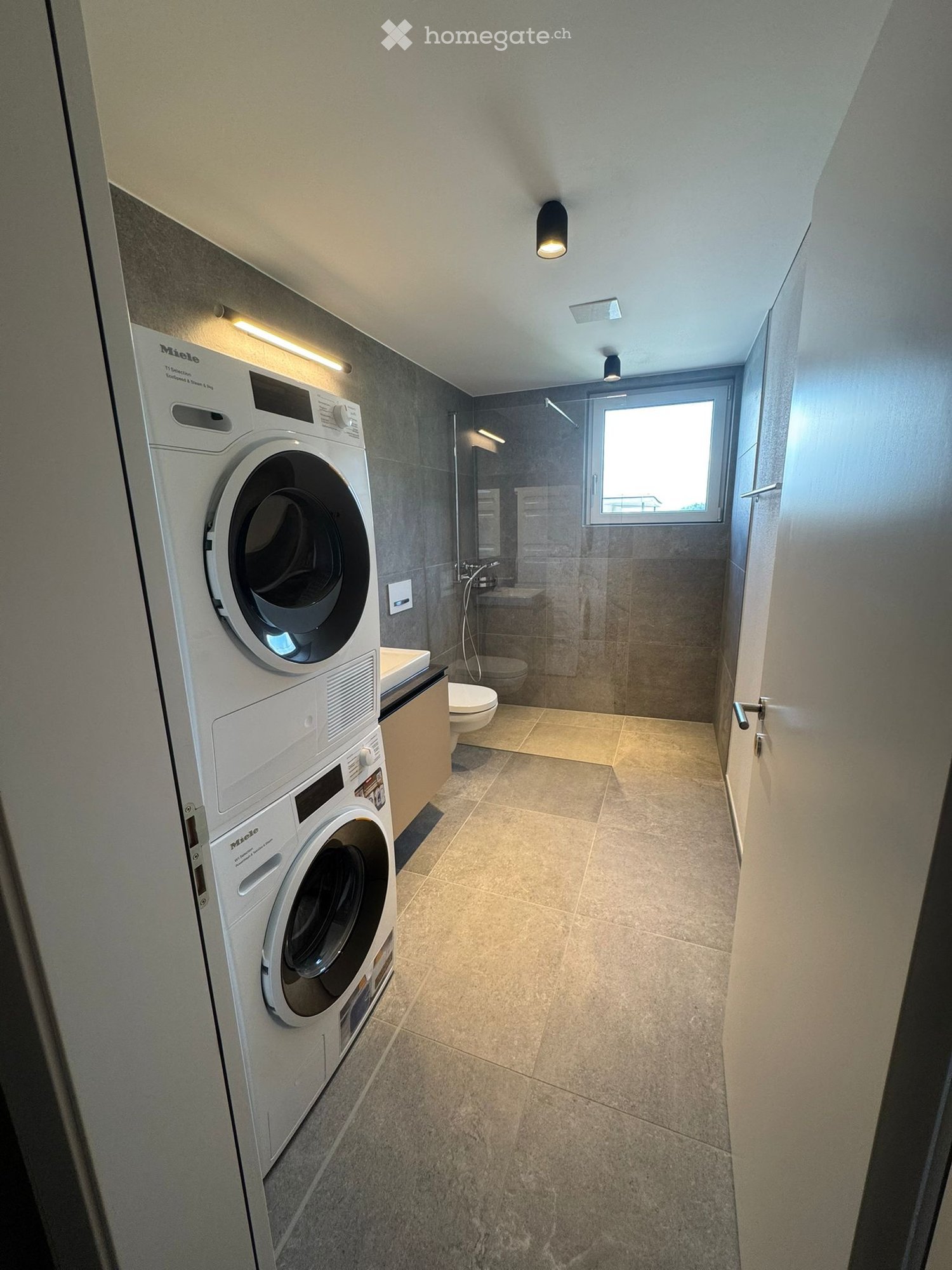 Moderne 2.5-Zimmer-Neubau-Wohnung mit Bergblick und Seeblick in Pfäffikon SZ - Bild 2