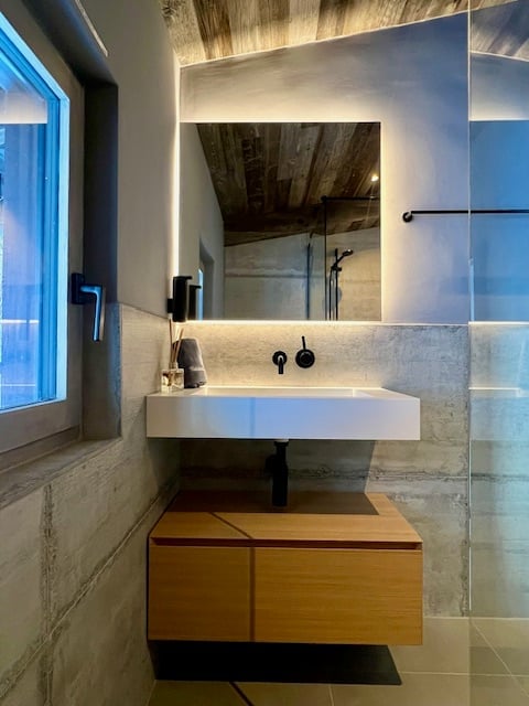 Stunning 6.5-Room Chalet in Klosters - Modern Alpine Living - Bild 1